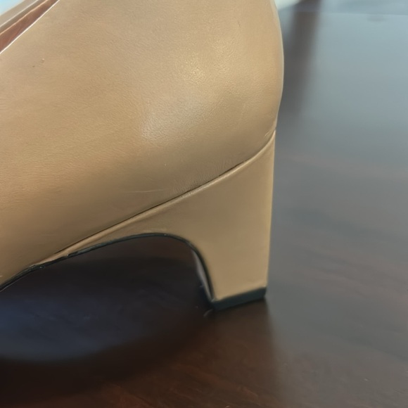 Dr LIZA Sneaker Pump Golden Sand Leather Closed Toe Heels Size 7.5 Wide - Picture 7 of 15